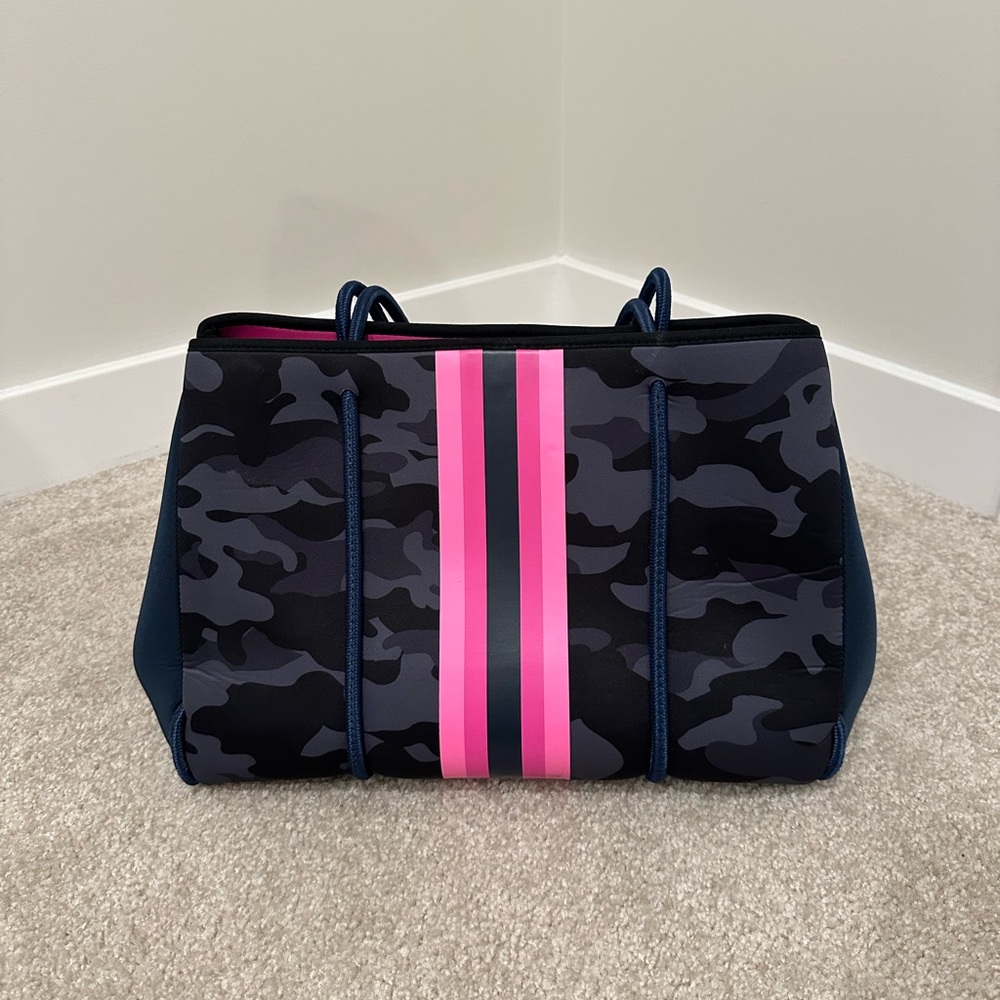 HAUTE SHORE Camouflage Tote with Pink Accents
